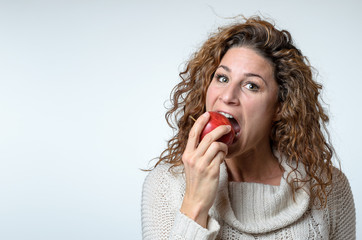 Healthy young woman enjoying a fresh Apple