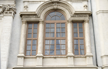 Fototapeta na wymiar decorative and historic window in Rome