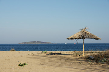 Fototapeta na wymiar deserted beach 7