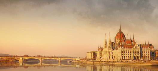 Obraz premium View of hungarian Parliament building, Budapest