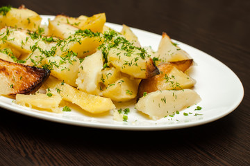 Fried potatoes with dill