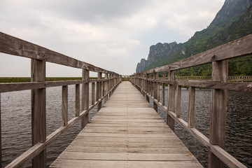 Obraz premium Wood bridge in Khao Sam Roi Yod National Park, Thailand.