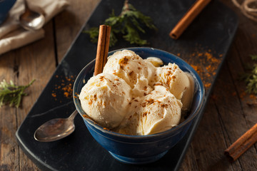 Cold Homemade Eggnog Ice Cream