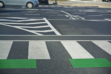 横断歩道　交通安全