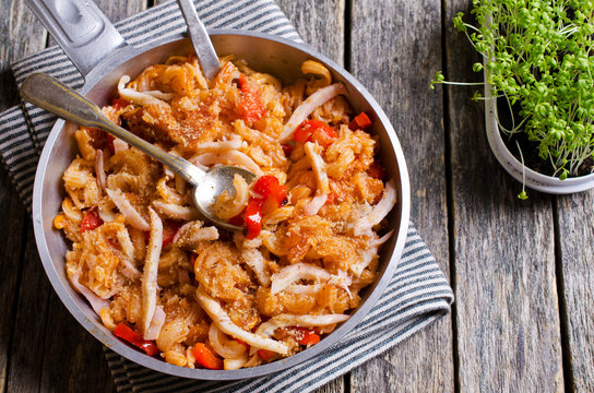 Pasta with squid and vegetables