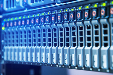Array disk storage in data center with depth of field