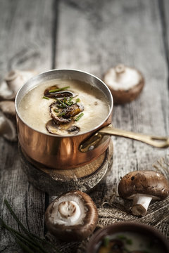 Cooking pot of mushroom cream soup with chive and fried mushroom