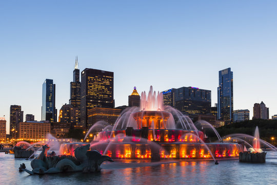 USA, Illinois, Chicago, Millennium Park with Buckingham Fountain in the evening