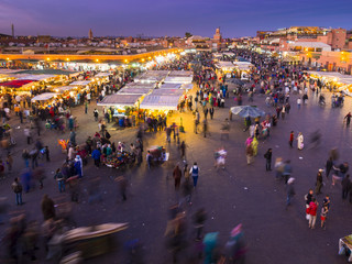 Africa, Morocco, Marrakesh-Tensift-El Haouz, Marrakesh, View over market at Djemaa el-Fna square in the evening