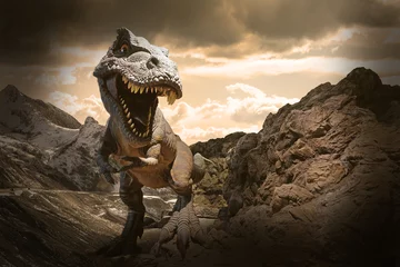 Rolgordijnen Dinosaurussenmodel op rotsbergachtergrond © sahachat
