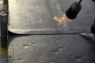 flame during welding of a waterproofing membrane on a roof