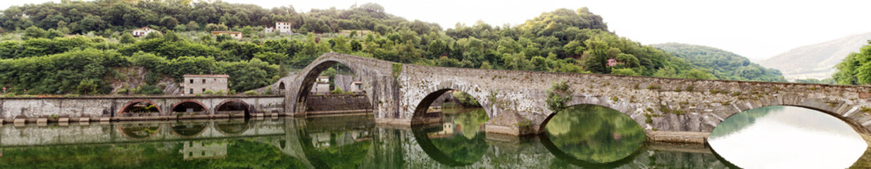 Fototapeta premium Devils Bridge Italy