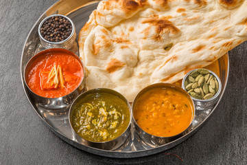 ナンとインドカレー　 Naan and three colors of India curry