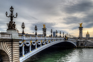 Fototapeta na wymiar Paris, Le Pont Alexandre III, bords de Seine 
