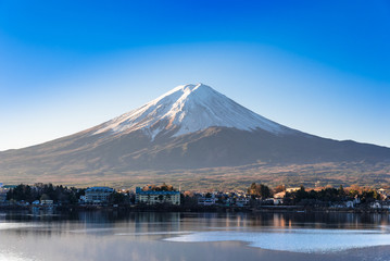 Fototapeta premium 河口湖から眺める富士山