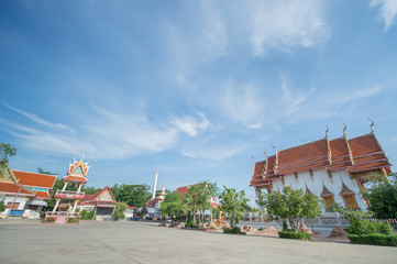 Fototapeta na wymiar temple thailand with blue sky