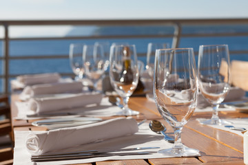 set table