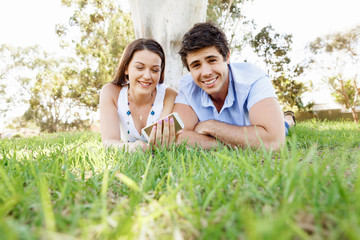 Fototapeta premium Young couple in the park
