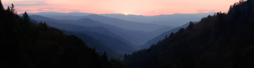 Schilderijen op glas Eerste zonlicht over Bergvallei - Panorama. Smoky Mountains National Park, Tennessee © kateleigh