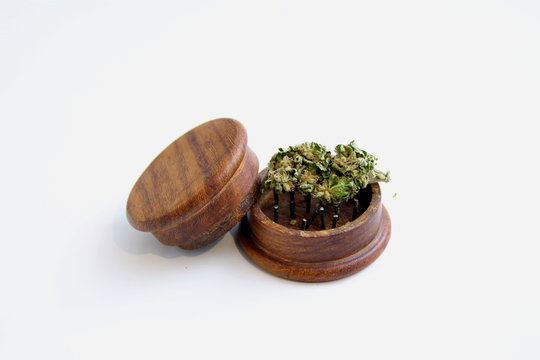 Grinder mit Marijuana