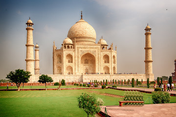 Fototapeta na wymiar Taj Mahal India at gloomy weather
