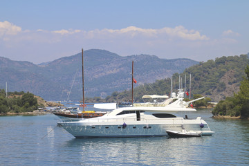 Fototapeta na wymiar Rest on a yacht near the island.
