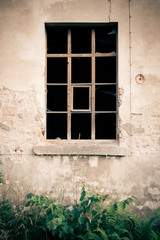 Fototapeta na wymiar old broken window II