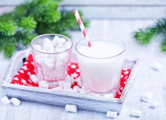 fresh milk and marshmellow