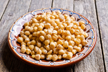 Grains of raw chickpeas
