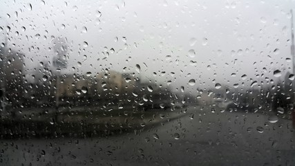 Дождик по стеклу