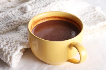 Papier Peint photo Chocolat hot chocolate drink in yellow mug