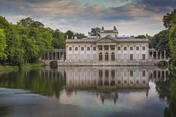 Fototapeta na wymiar The Lazienki palace in Lazienki Park, Warsaw. Lazienki Krolewski