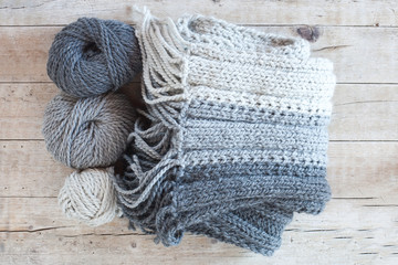 Fototapeta na wymiar wool grey scarf and yarn