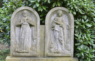 Doppelter Grabstein