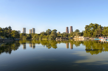 Fototapeta na wymiar View to the lake and skyscrapers in Chapultepec park 