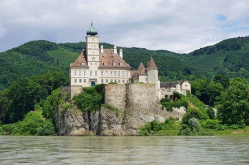 Fototapeta na wymiar The Wachau Valley, a UNESCO World Heritage Site, along the Danube River between Melk and Spitz