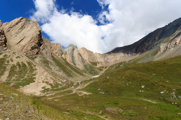 Fototapeta na wymiar Mountain range with Rote Säule in the Hohe Tauern Alps, Austria