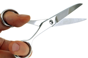 Une paire de ciseaux en main