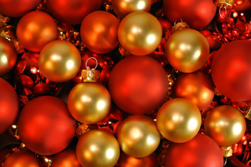 Fototapeta na wymiar Red and gold Christmas balls as a christmas background 
