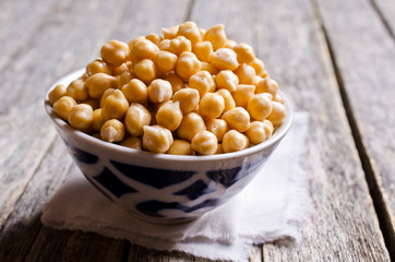 Grains of raw chickpeas