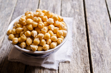 Grains of raw chickpeas