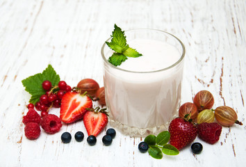 Yogurt with fresh berries