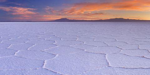 Salt flat Salar de Uyuni in Bolivia at sunrise - obrazy, fototapety, plakaty