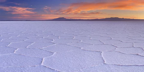 Foto auf Acrylglas Salt flat Salar de Uyuni in Bolivia at sunrise © sara_winter