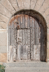 Fototapeta na wymiar Très vieille porte d'entrée, Ainsa, Aragon, Espagne, Europe 