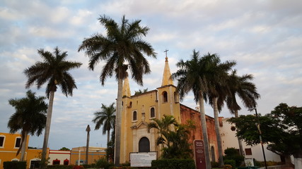 Fototapeta na wymiar Church in Merida Mexico