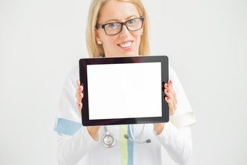 Nurse holding tablet 