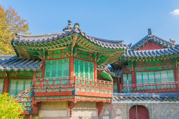 Fototapeta premium Beautiful and Old Architecture in Changdeokgung Palace in Seoul