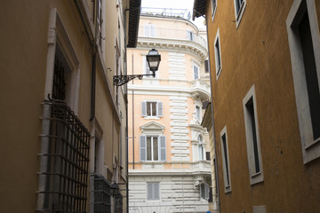 Fototapeta na wymiar facade of buildings in Rome