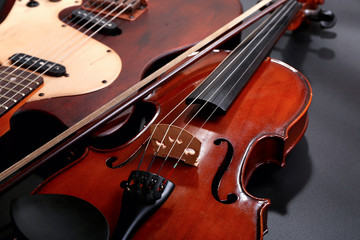 Fototapeta na wymiar Electric guitar and violin on grey background